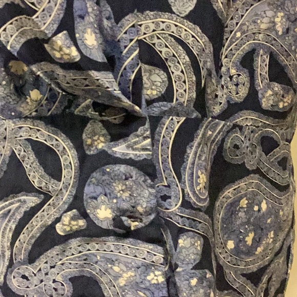 DANABUCHMAN 100% Silk Blouse 10, Cross over features w/covered buttons, Blue - Picture 4 of 9